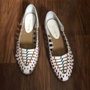 Apostrophe white flats